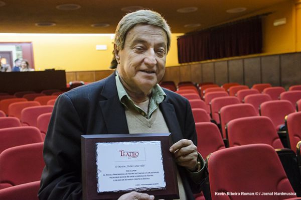 Morreu o Mestre do Teatro, Carlos Avilez