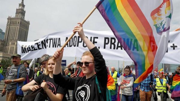 Polónia: instituições internacionais devem proteger cidadãos LGBT