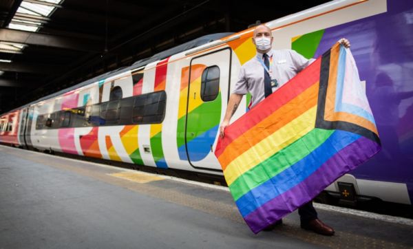 Avanti West Coast lança o primeiro comboio com staff inteiramente LGBT