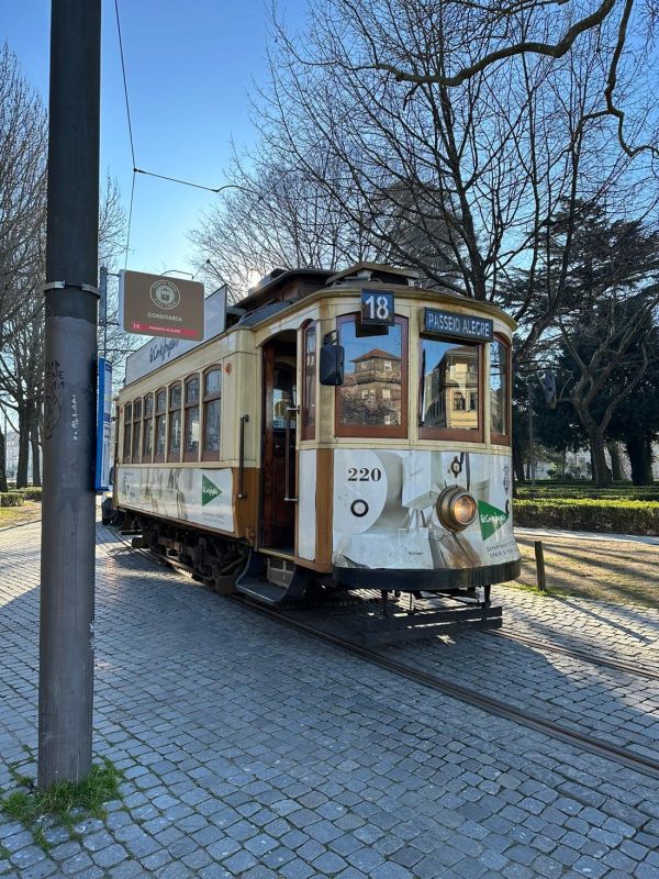 Electrico histórico do Porto, Linha 18, já está a mostrar o que de belo tem o Porto e Gaia